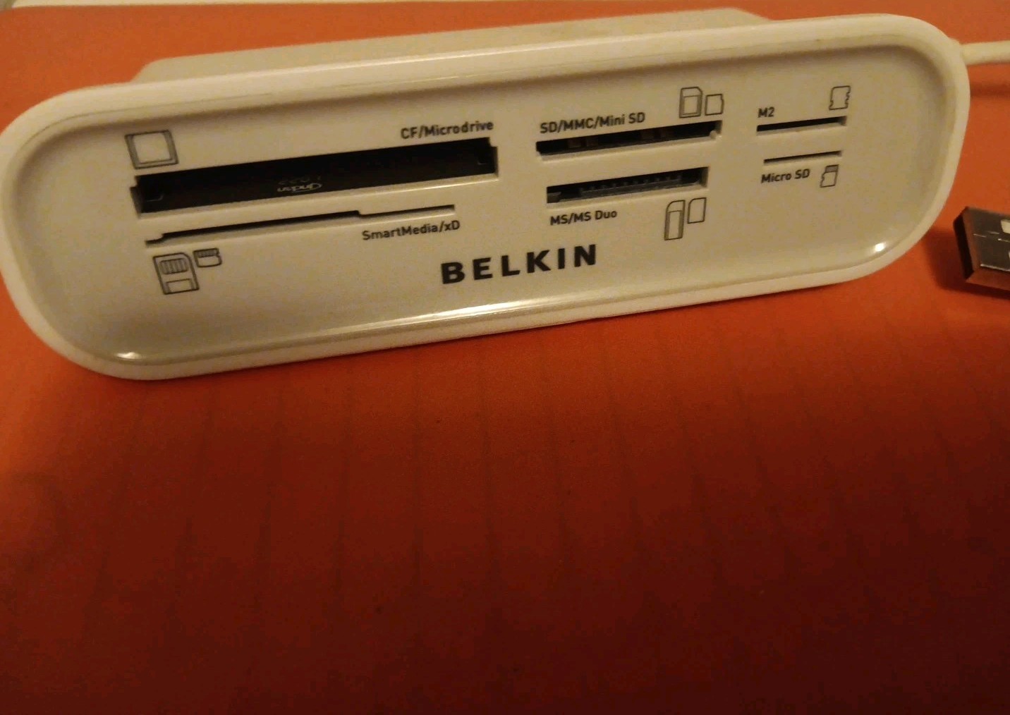 Belkin Universal FlashCard Media Reader - USB 2.0, White - F4U003-WHT L20-33