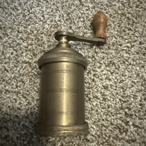Antique Brass Pepper Spice Mill With Crank 6 1/2” tall pls read
