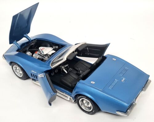 Revell 1/18 Chevrolet Corvette 1969 Convertible C3 Blue Diecast scale model car - Picture 8 of 9