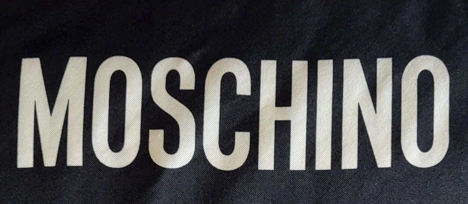 Moschino Milano Cuadrado de Bolsillo 100% Seda Blanco y Negro 12.5" x 12.5" Foto 3 de 4