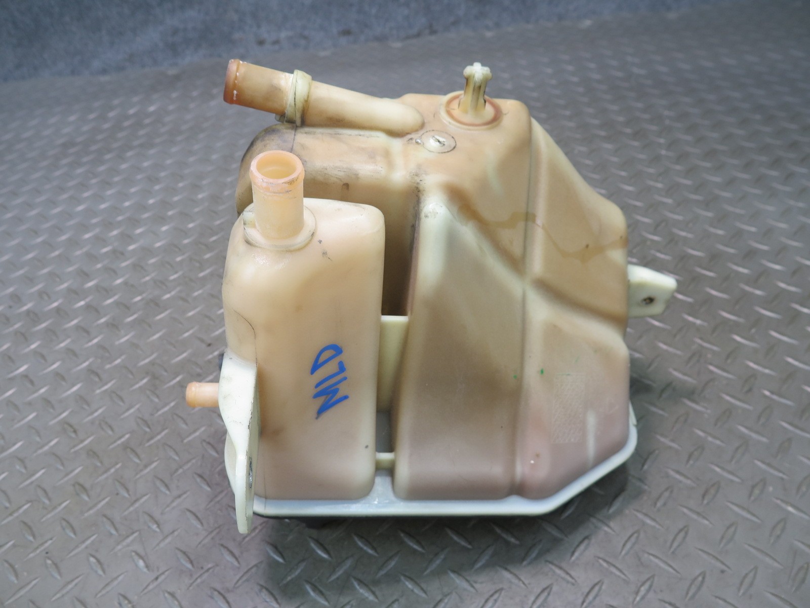 2017-2020 MASERATI LEVANTE M161 ENGINE COOLANT EXPANSION OVERFLOW RESERVOIR TANK