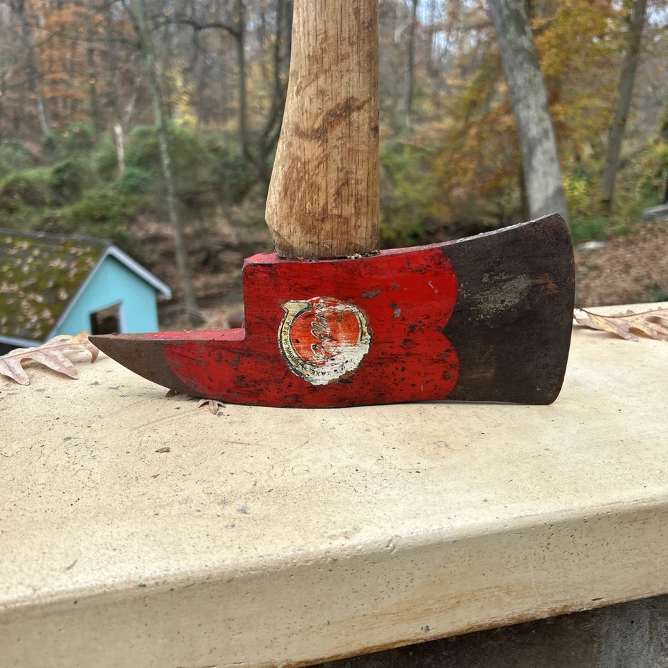 BIG VINTAGE FIRE AXE 5 lb 2 oz Orig Paint TOOL BARCO? KELLY? USA Axe - Image 2 of 4