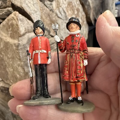 VTG  Collectible 3  Metal British Figures Beefeater  Grenadier Scot Set Of (2)￼