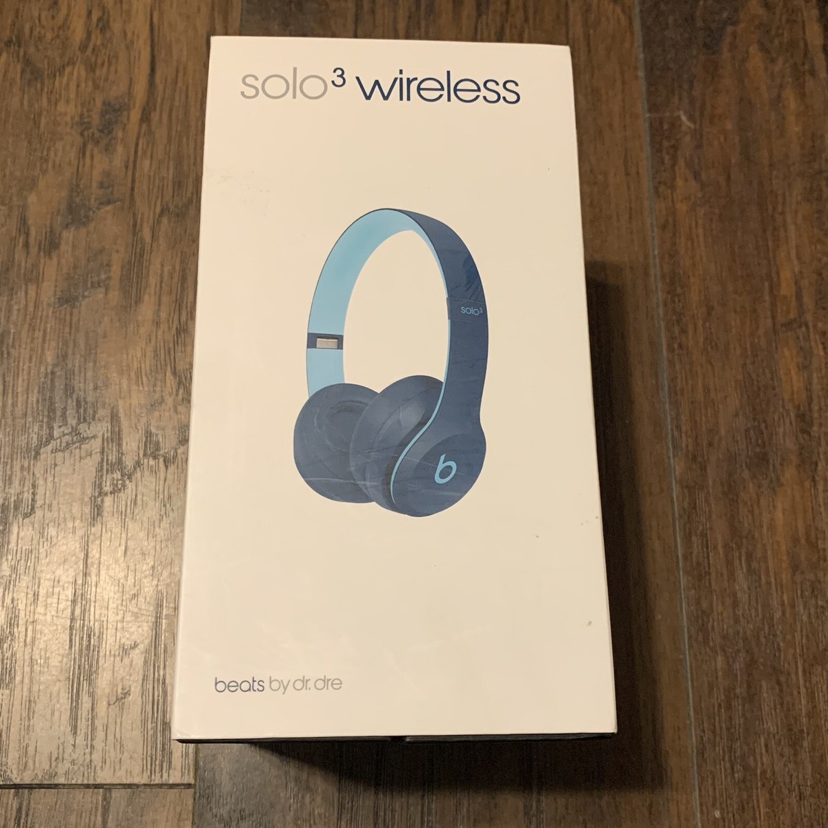 Beats by Dr. Dre Solo 3 Wireless Headphones | For Apple Beats by Dr. Dre Solo 3 Wireless Headphones | For Apple