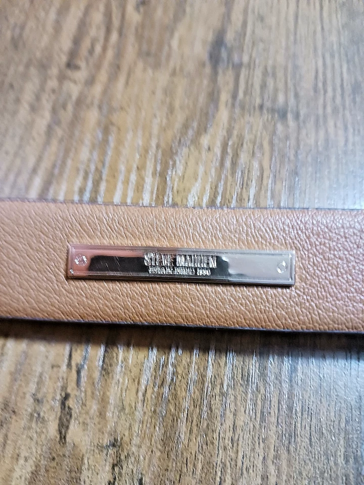 Cinturón Steve Madden Mujer Marrón Coñac Doble Hebilla Dorada con Logo, Talla Mediana Foto 3 de 4