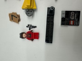 LEGO Star Wars 9674 Naboo Starfighter & Naboo - Minifigure, Stand & Plaque