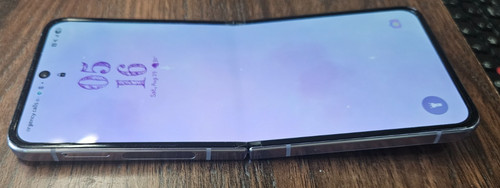 Samsung Galaxy Z Flip4 - 128 GB - Bora Purple (Unlocked) -- READ