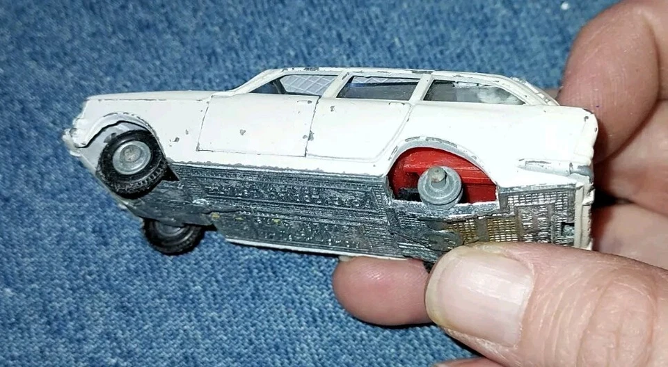 Coche de policía vintage angustiado estrella solitaria Impy Road Master Ford Zodiac Estate Foto 4 de 4