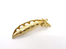 Vintage Trifari Gold Tone Faux Pearl "Peas in a Pod" Brooch Pin EUC