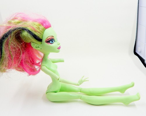 Monster High Venus McFlytrap Gloom And Bloom Nude Doll Missing Arm - Picture 7 of 8