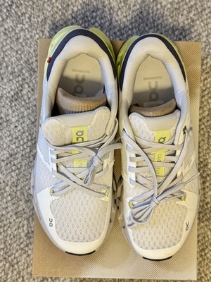 NEW On Cloudflyer 4 Running Shoes   Men s 7.5 Or Women s 9  White / Hay (NIB)