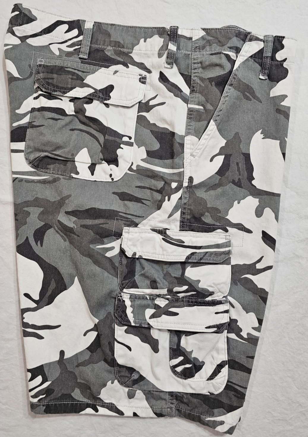 Wrangler Men’s Camo Cargo Shorts Size W48 / I9 Gray White image 8