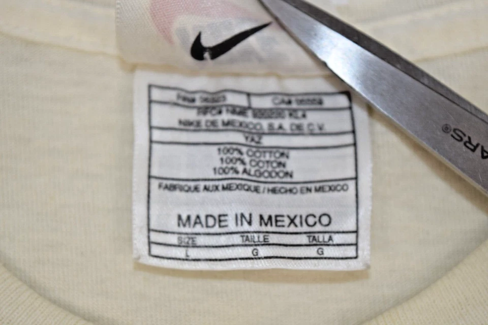 Vintage College T-Shirt Nike Size L 90s Ivory University of Arizona Basketball - Image 4 of 4