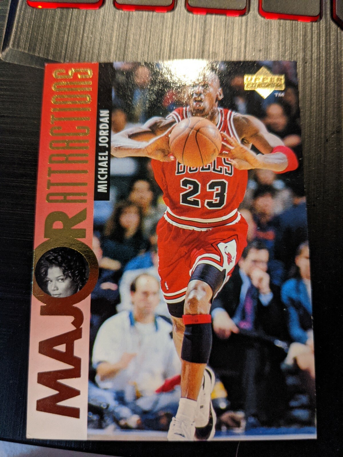 95-96 UPPER DECK MICHAEL JORDAN ELECTRIC COURT #341, "Major Attractions" Latifah