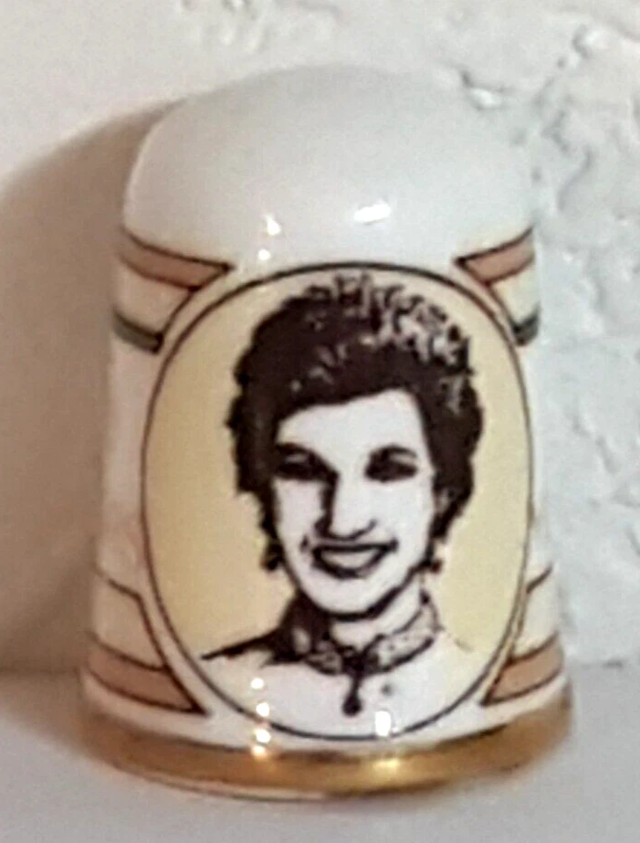 Vintage Caverswall Princess Diana 30 Years Thimble Handmade Stamp England W/box - Imagem 3 de 4