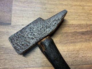 Small Vintage 1 lb. Blacksmith Anvil/Forge “FRENCH STYLE” Cross Pein Hammer