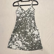 American Eagle Outfitters Green/White Floral V-Neck Sundress Spaghetti S/P