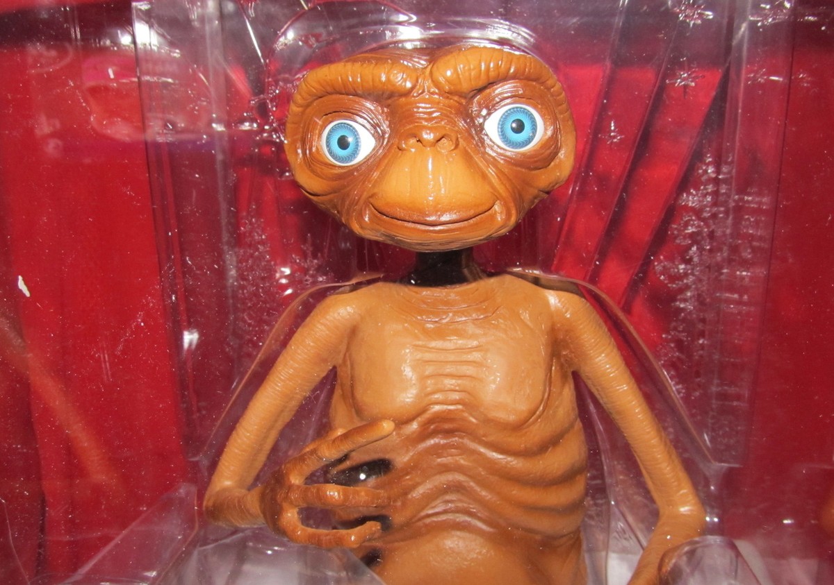 E.T. The Extra-Terestrial ** COLLECTIBLE E.T. FIGURINE ** 12