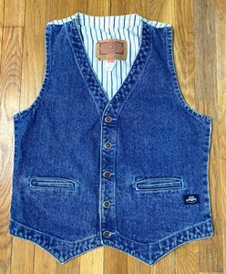 white levi vest