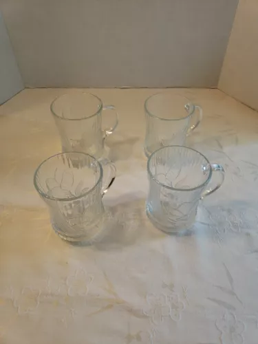 Arcoroc glcoloc Glass Canterbury Crocus Flower Patt. 10 ounce Mugs Set of 4 EUC