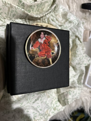 The Red Boy Miniature Collectable Plate - Picture 3 of 5