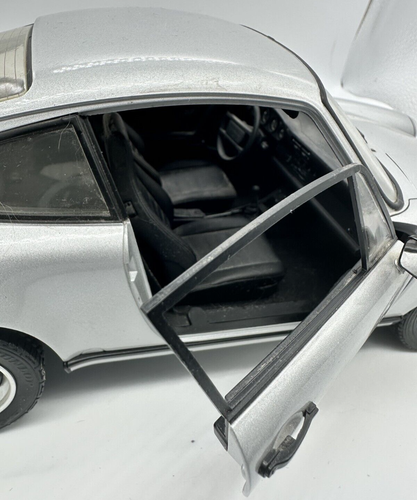 PREMIUM CLASSIXXS PORSCHE 911 3.2 CARRERA COUPE 10151 1:12 SCALE - Picture 14 of 19