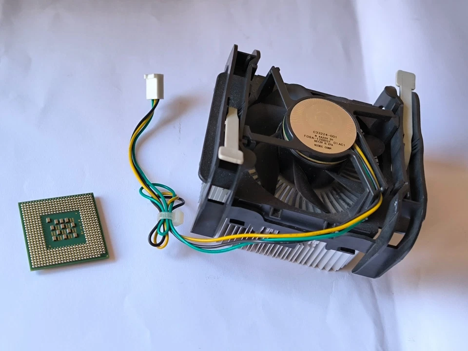 🔴 Intel Pentium 4 3.20 GHz + original Intel laminar cooler & Fan - Socket 478 - Immagine 3 di 4