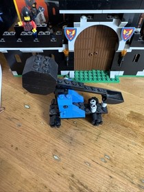 Vintage Lego #6059 - CASTLE KNIGHTS STRONGHOLD INCOMPLETE w/BOX No Horse