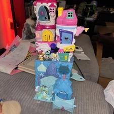 Disney Doorables MEGA STACK PLAYSET Belle Book Shop Mad Hatter Tea Elsa Ice Rink