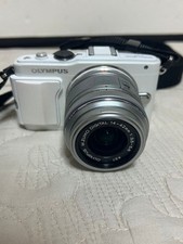 Count 1,172 Olympus PEN Lite E-PL6 White 16.1 MP 14-42 EZ Lens