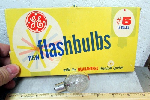 vintage GE empty (1 bulb) flashbulbs box, Great man cave photo lab collectible