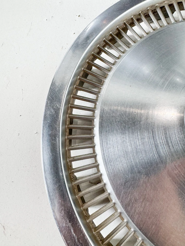 ONE 1975 1976 1977 1978 FORD MUSTANG II 14" cubierta de rueda tapacubos EL11 Foto 4 de 4