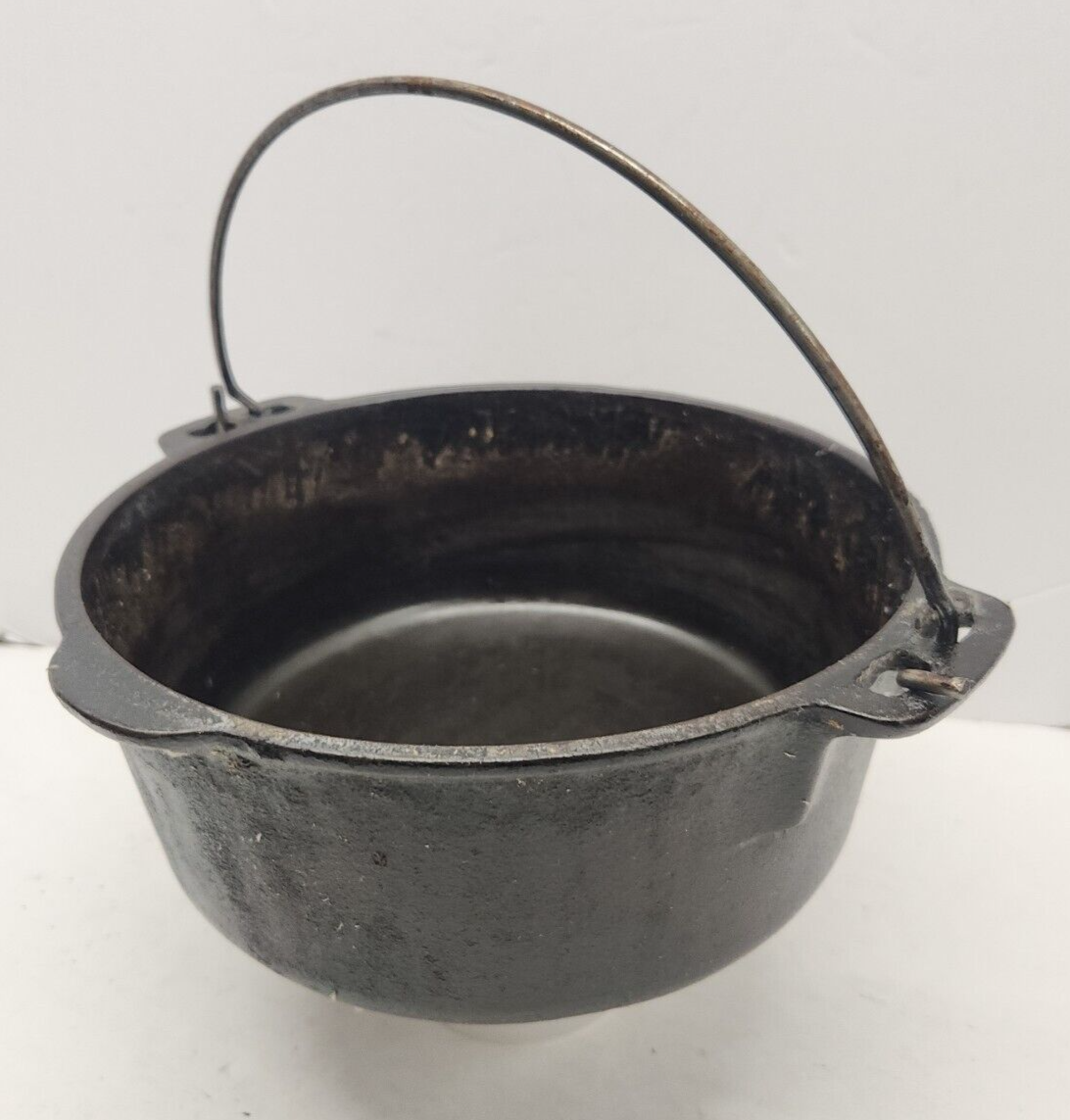 Vintage WAGNER WARE Cast Iron 5 Qt Dutch Oven No Lid Made in Vintage WAGNER WARE Cast Iron 5 Qt Dutch Oven No Lid Made in