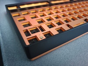 Neben Studio M-ONE 75% Mechanische Tastatur Schwarz PC