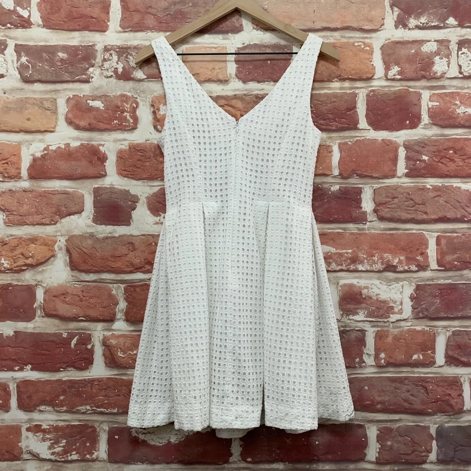 Vestido Boston Proper Para Mujer Talla 8 Blanco Elegante Ojales Cremallera Informal Sin Mangas Foto 4 de 4