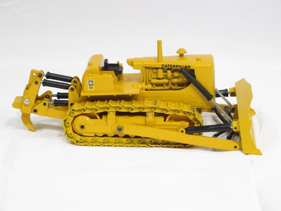 Caterpillar D9G Dozer - 1/50 - Conrad #2874 - "LIMITED EDITION" - Metal Tracks - Image 3 of 4