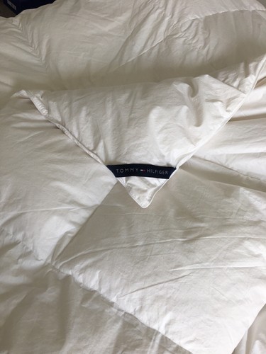 TOMMY HILFIGER WHITE WATERFOWL DOWN TWIN 62" X 86" COMFORTER - Picture 2 of 8