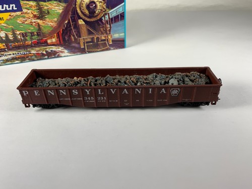 HO ATHEARN/RAIL RUNNER #129, PENNSYLVANIA 52' GÓNDOLA #345231 con carga basura, ob | Zustand: Used