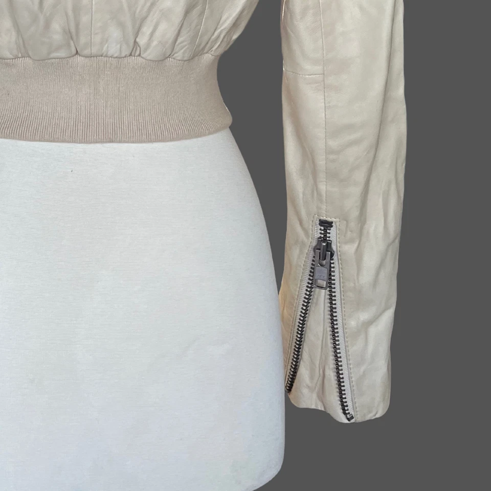 Chaqueta de cuero corta vintage Y2K; cuello capucha increíblemente suave sexy sofisticada XS Foto 3 de 4