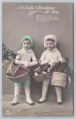 RPPC Postkarte Zwei Jungen Körbe Spielzeug Teddybär Weihnachten Weihnachtsmann getönt