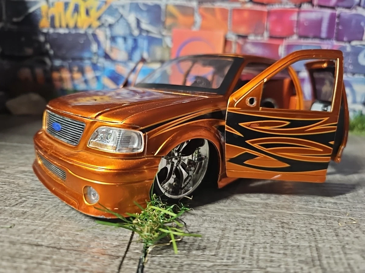 Jada Toys 1:18 Scale Contemporary Manufacture Diecast Cars, Trucks