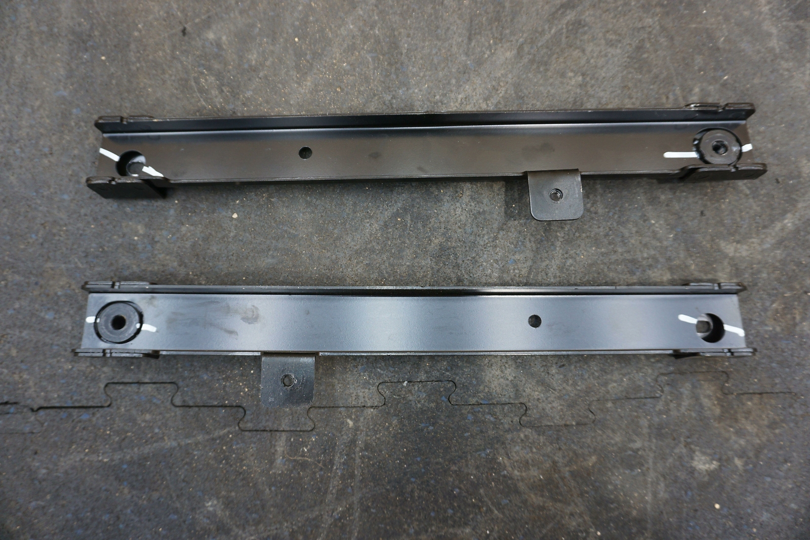 Set Left Right Door Mounting Bracket 11A5336CP.01 11A5337CP.01 McLaren 650s 16
