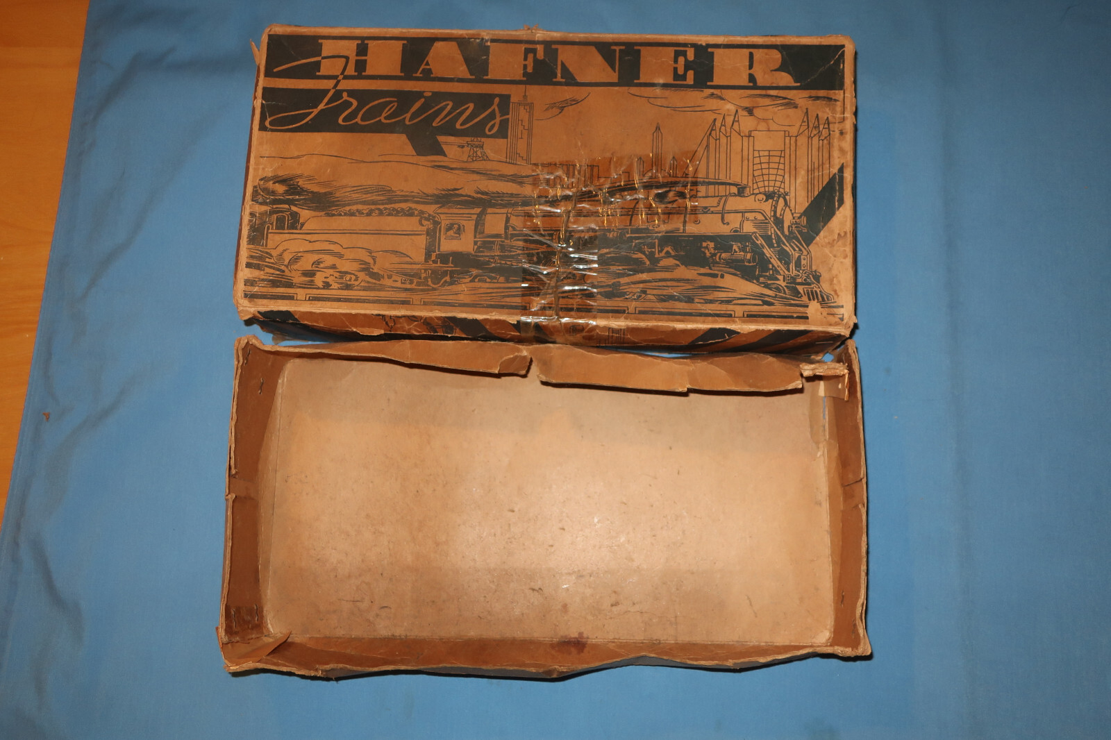Hafner Box Hafner #1010 Mechanical Wind-up Steam Locomotive Passenger Set w ...