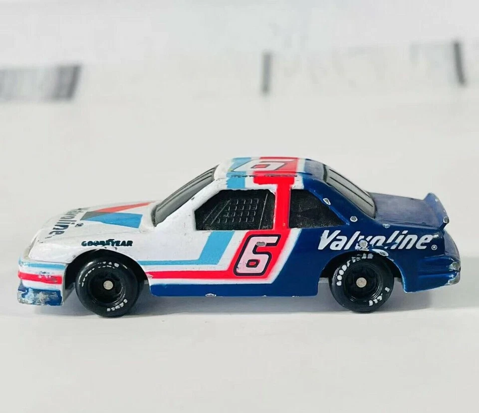 Racing Champions 1991 Ford Taurus Mark Martin #6 Valvoline Car Diecast 1/64 - Image 2 of 4