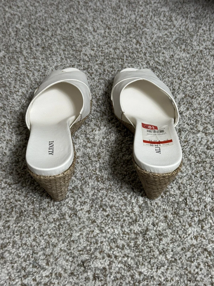 Sandalias sin cordones Alfani de tacón de cuña blancas para mujer talla 10 M Foto 3 de 4