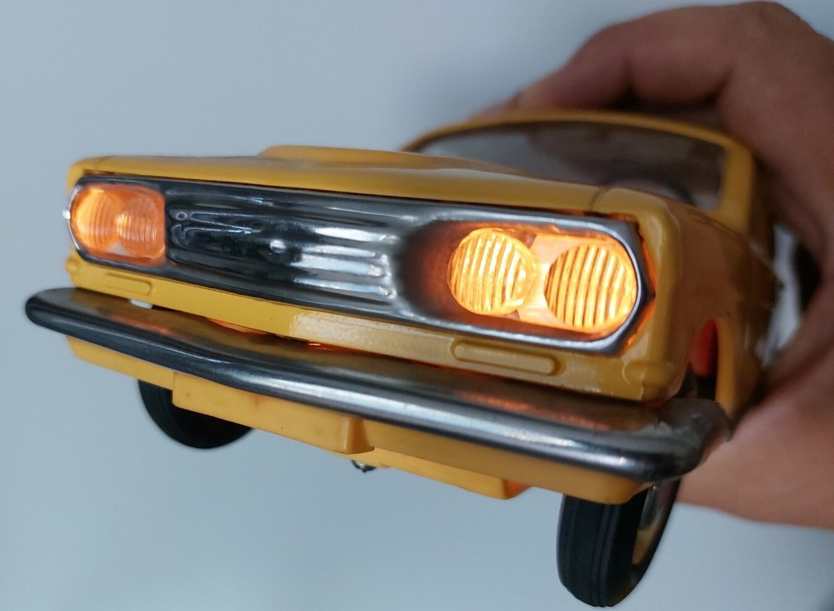 Jouet Ancien Soviétique Volga GAZ-24 Taxi - Véhicule Miniature Plastique URSS - Neuf