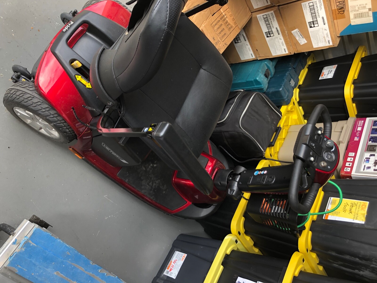 Used Pride Victory 10 Mobility Scooter 3 Wheel w New Batteries Charger