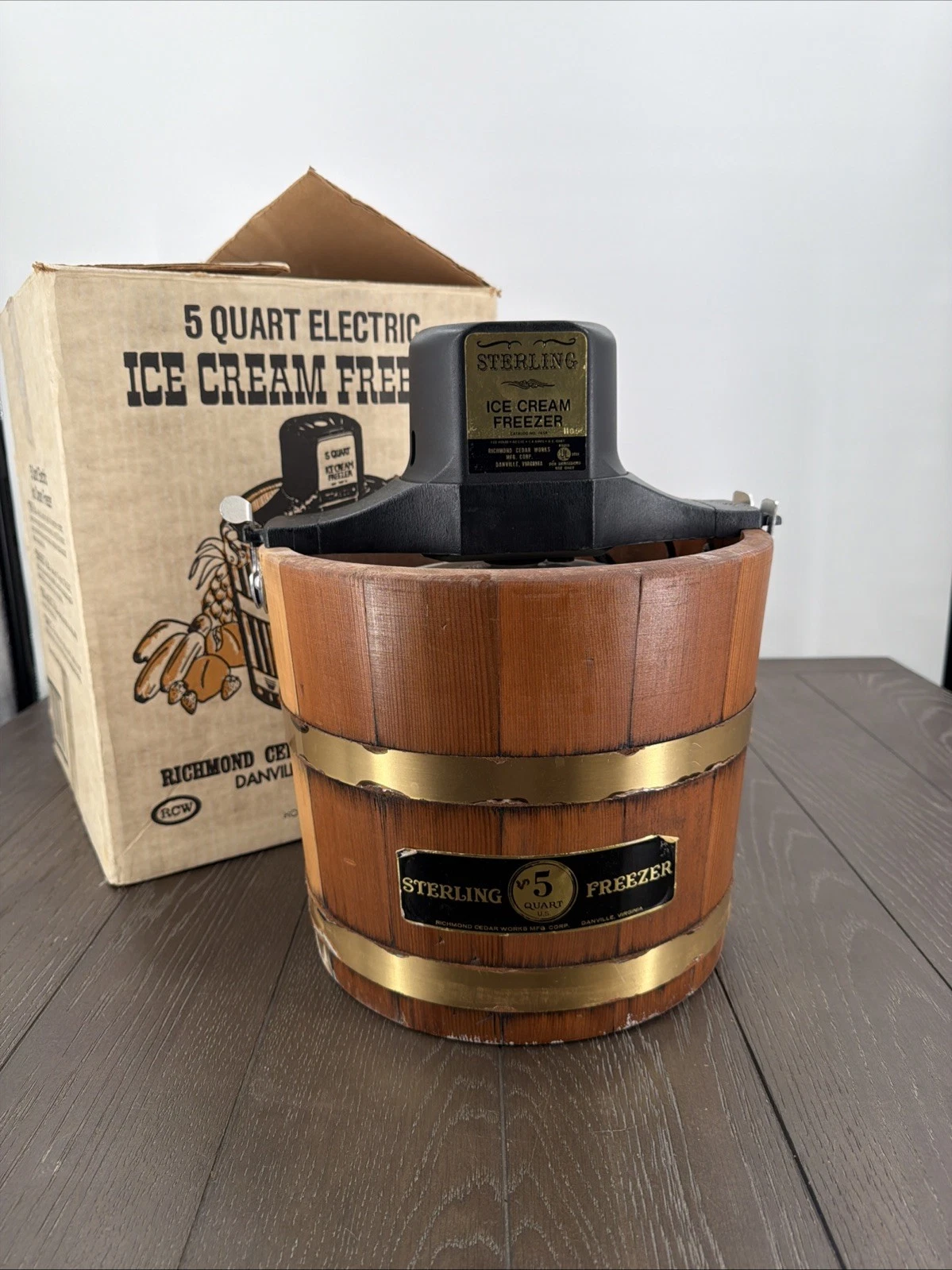 Vintage Richmond Cedar Works 5 Quart Ice Cream Freezer/Maker, Works
Opens in a new window or tab