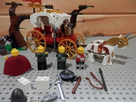 LEGO 7188 Kingdoms Castle King's Carriage Ambush With Minifigures & Instructions