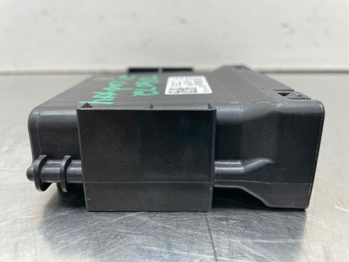 2021 Cadillac XT4 OEM Network Gateway Computer Control Module 13533478 - Picture 4 of 8